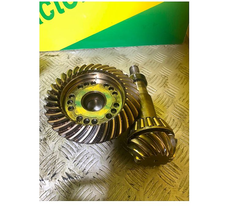 John Deere Pinion and crown (used) - John Deere 3200, 3400, 3800, 3215, 3220, 3415, 3420