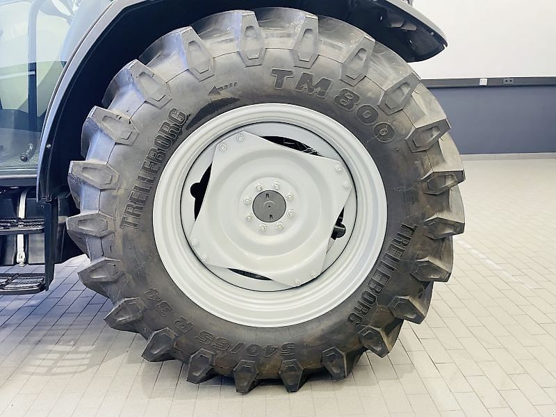 Massey Ferguson 4709 M DYNA-2 ESSENTIAL