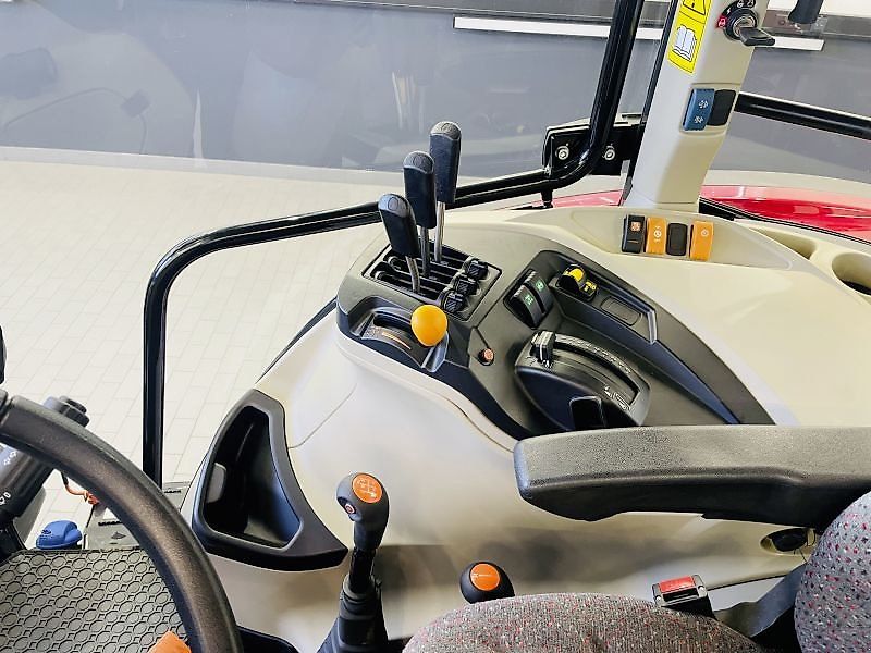 Massey Ferguson 4709 M DYNA-2 ESSENTIAL