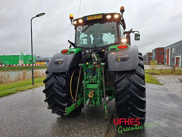 John Deere 6215 R