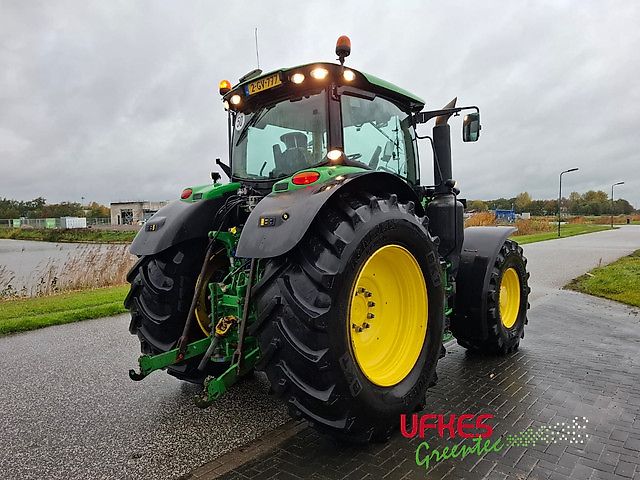 John Deere 6215 R