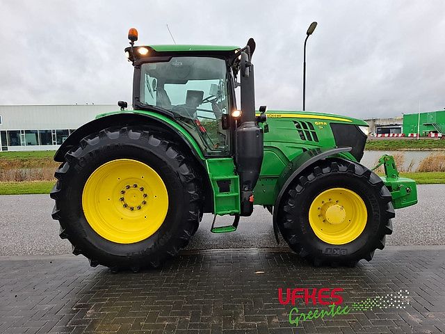 John Deere 6215 R