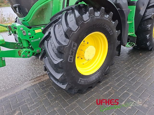 John Deere 6215 R