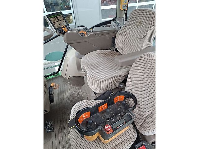 John Deere 6135R met Atlas bomenlaadkraan