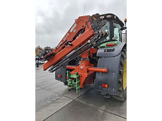 John Deere 6135R met Atlas bomenlaadkraan