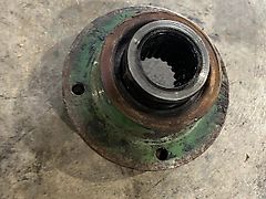 John Deere Flange (used) - John Deere 6M, 6R