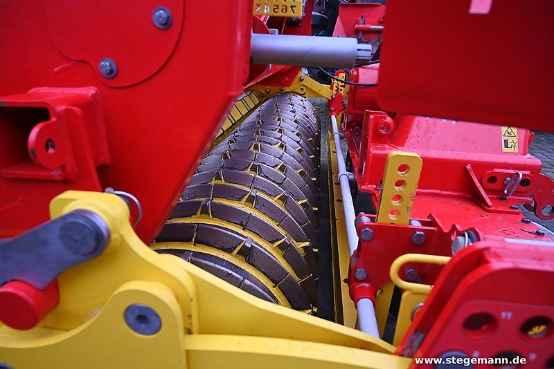 Pöttinger Lion 3002 Kreiselegge + Vitasem 302 ADD Sämaschine