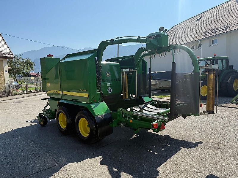 John Deere 744