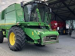 John Deere T 560