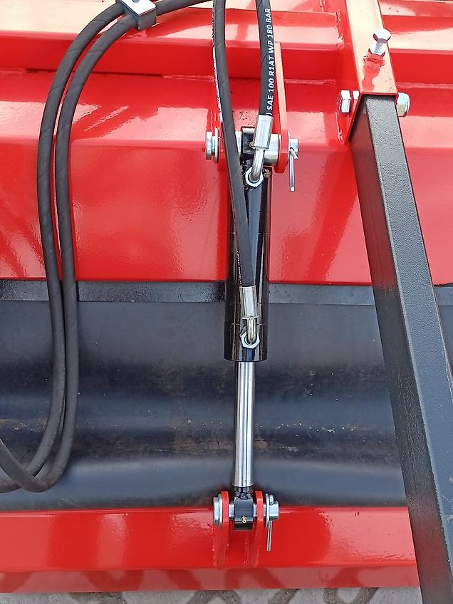 Kehrmaschine Kehrbürste Bürste 1,8 m Seitenbesen Stapler Euroaufnahme Dreipunkt METAL TECHNIK