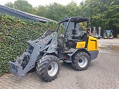 Giant V4502