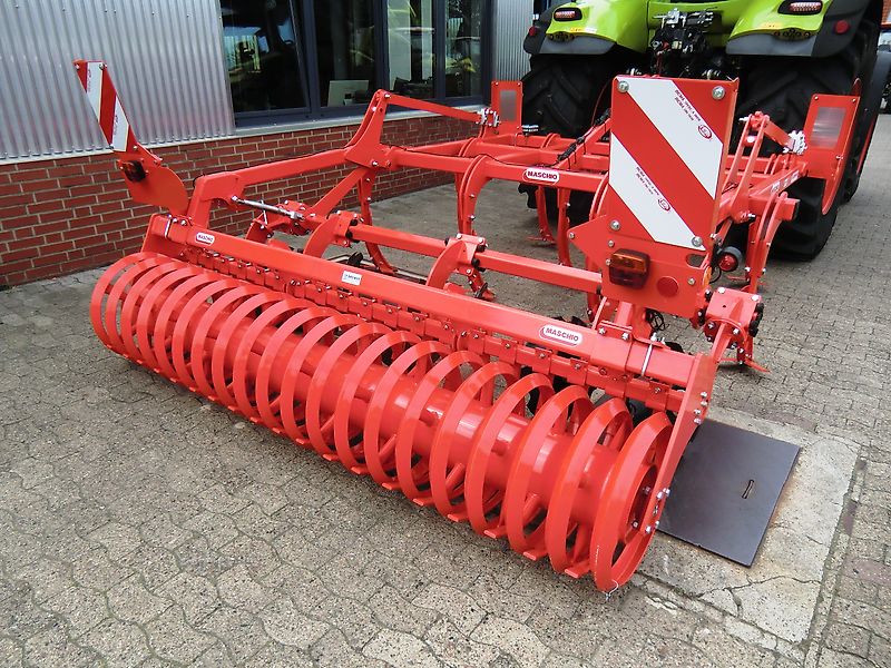 Maschio TERREMOTO 3-300 mit Dachringwalze