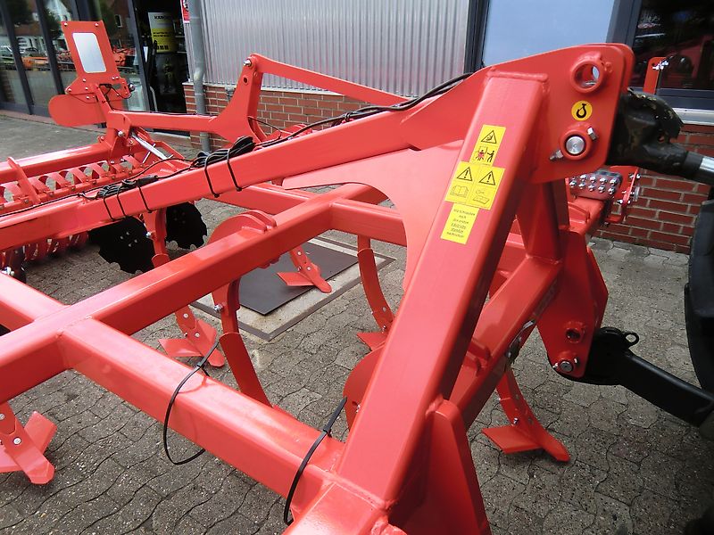 Maschio TERREMOTO 3-300 mit Dachringwalze