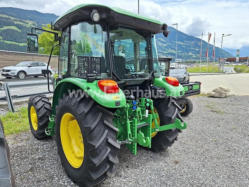 John Deere 5058E